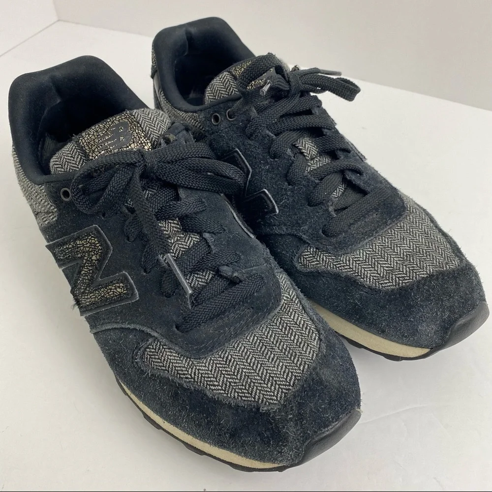 New Balance 696 size 8 Women’s Black Suede Sneakers